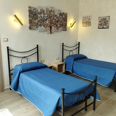 Roma Tourist Lease Hotel Ачилия Екстериор снимка