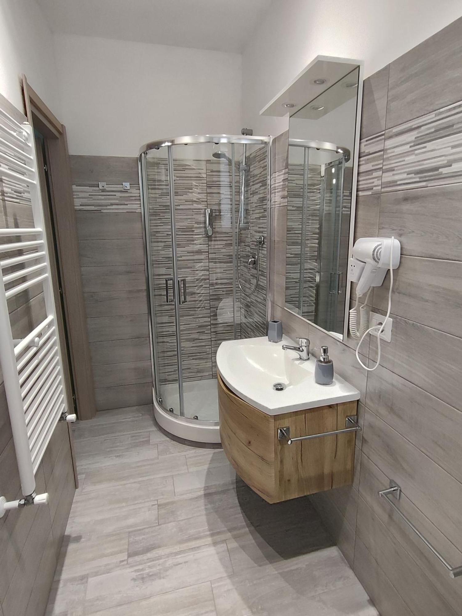 Roma Tourist Lease Hotel Ачилия Екстериор снимка